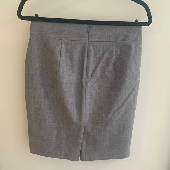 Skirt suit - Picture 8 of 9